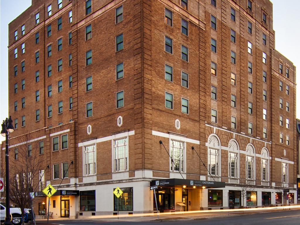 Grand Eastonian Hotel & Suites Easton Esterno foto